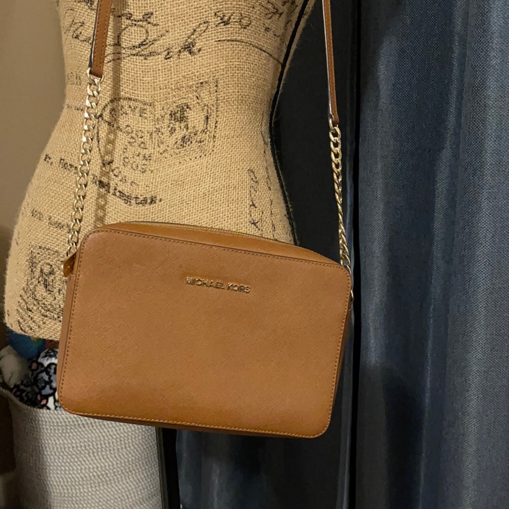 Tan  crossbody purse, with Gold accents